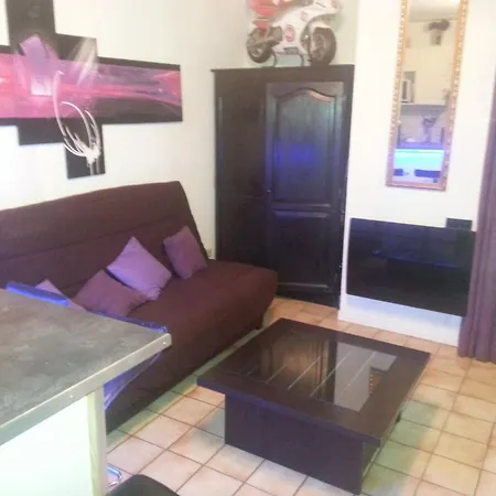 Maison, Piscine Sous Les Pins Prázdninový dům *